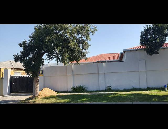 3 BEDROOM HOUSE FOR SALE IN SOUTH HILLS
